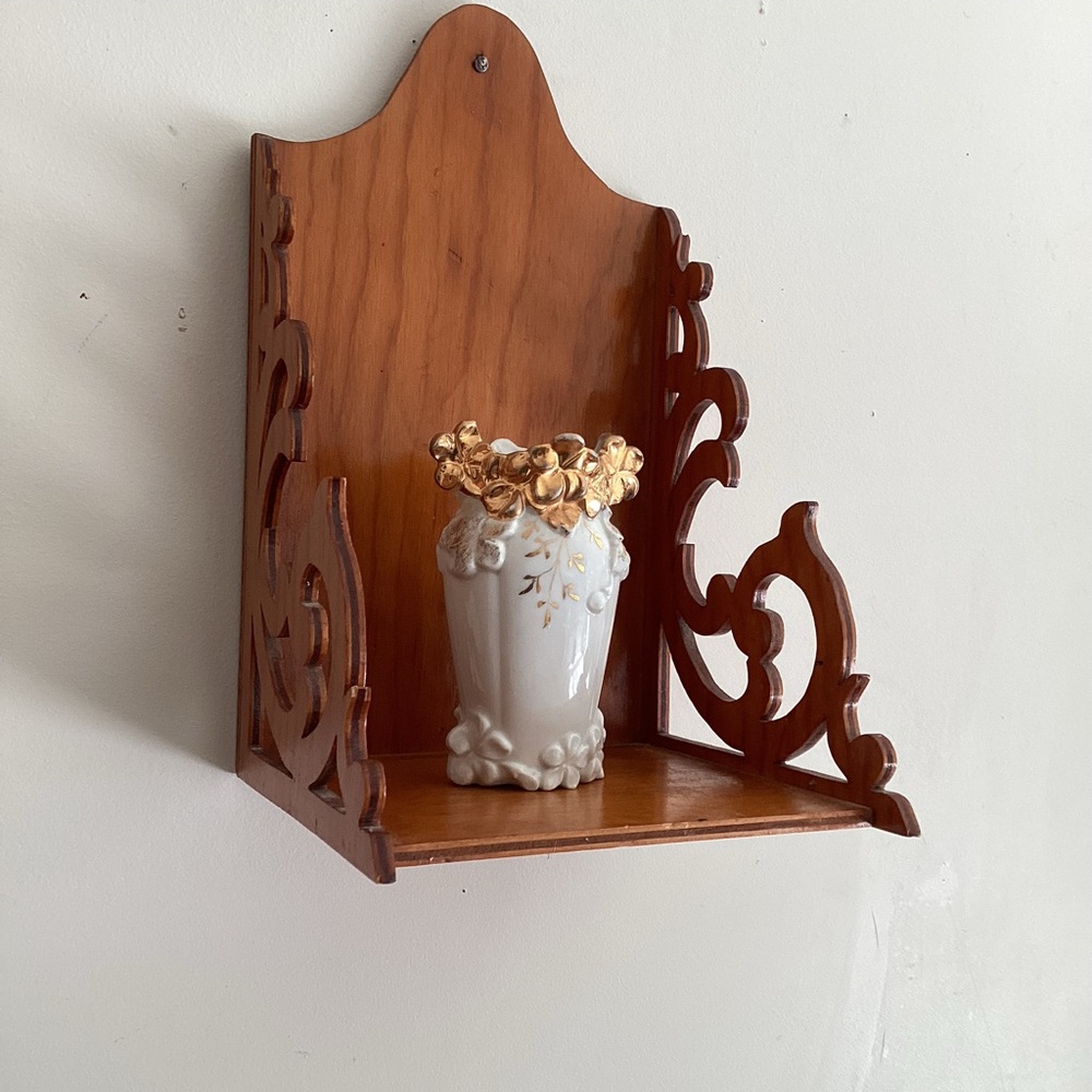 Elegant Vintage Brown Wooden Wall Shelf - Picture 3 of 11